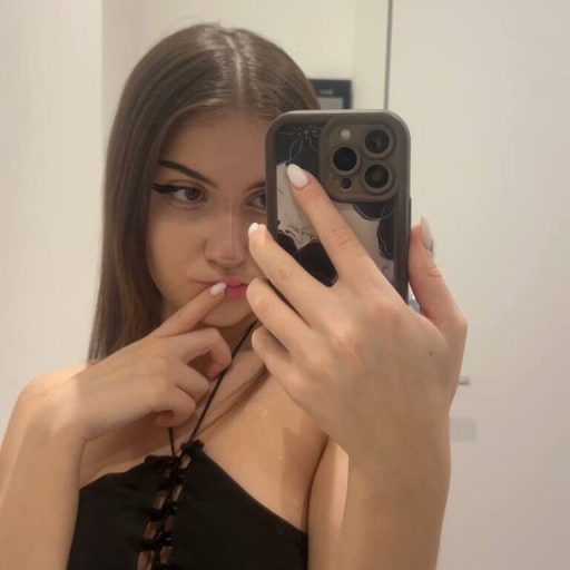 LaraFeld dildo real image