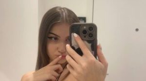 LaraFeld preview