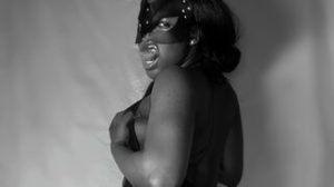 LauraDawren show fingering image