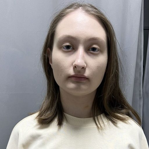 LauraHenry online shows image