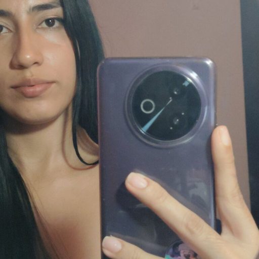 LauraMillan live video image