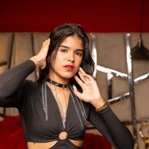 LaurenPaulson show fingering image