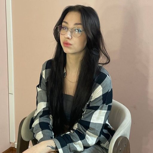 LaureneTabatt online shows image