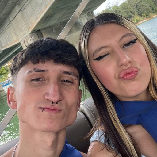 LaylaAndAlejo pussy show image