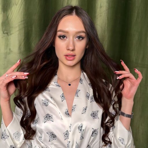 LeilaYildiz fingering ass image