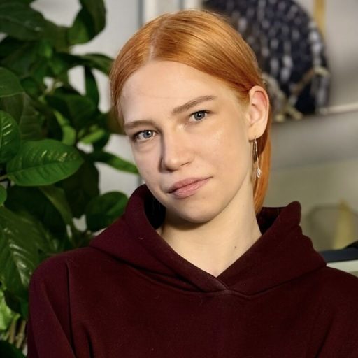 LeoraBerstler pussy show image