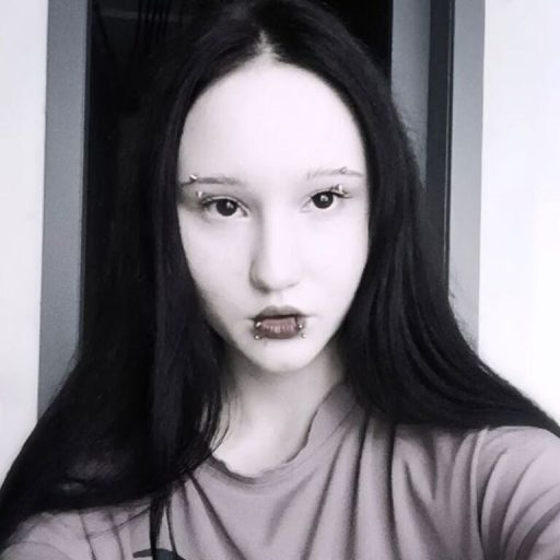 LexyBlike online shows image