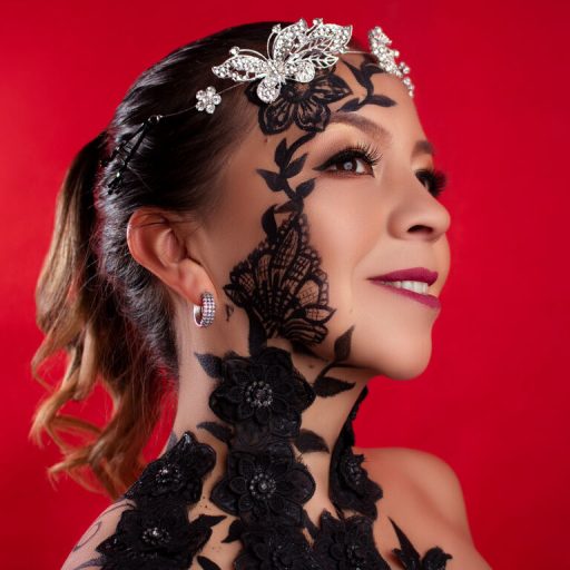 LiaDumonth online shows image