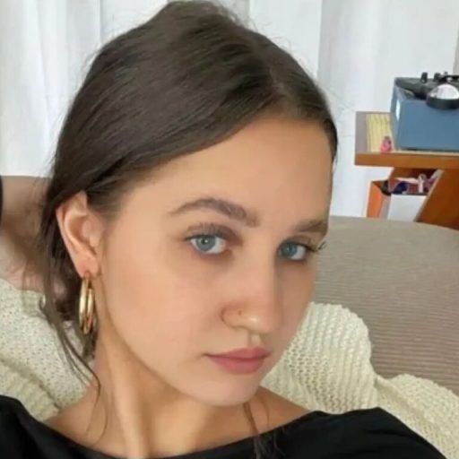 LilyLark pussy show image