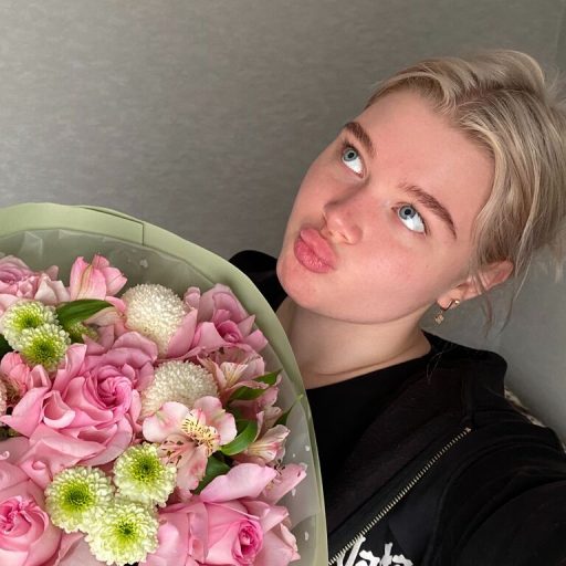 LinEllie live video image