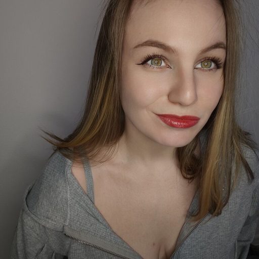 LinaMillls strip amateur image