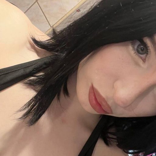 LisaBev show fingering image