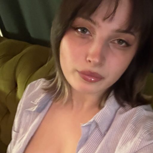 LisaTennder live video image