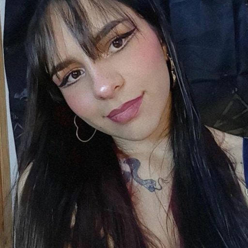 LizzyRey shows recorded image