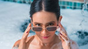 LolaWhile xxx masturbation image