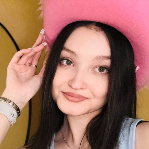 LorenaMalueg pussy show image