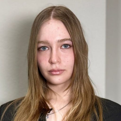 LoriaStepney strip amateur image