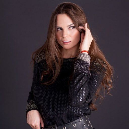 LouiseAlone show fingering image