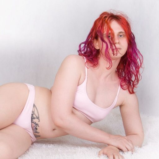 LuciaRan cam naked image