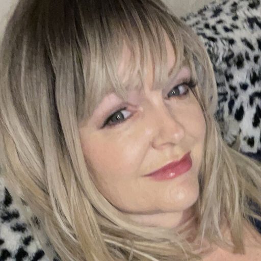 LucieLowe live video image