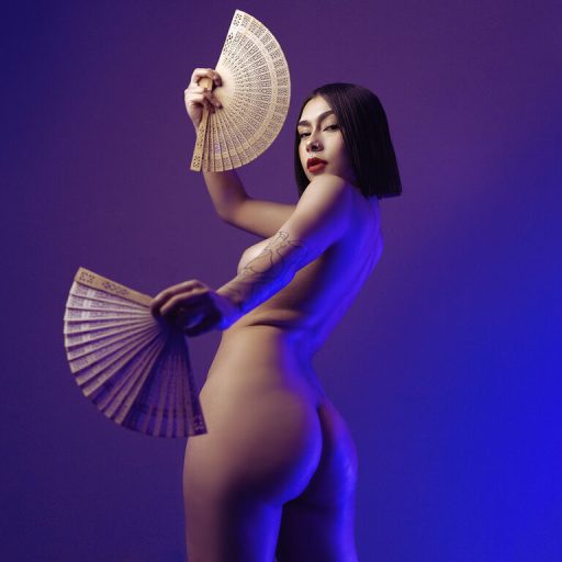 LucienneHall cam naked image