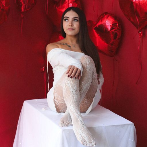 LucyDaysin recorded live image