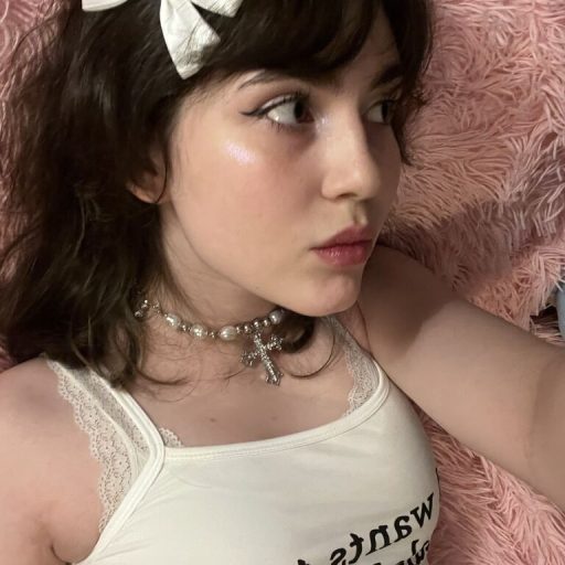 LuluEklov pussy show image