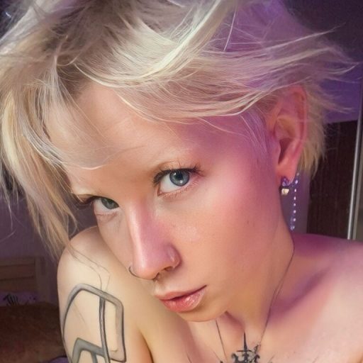 LunaHurt hd nude image