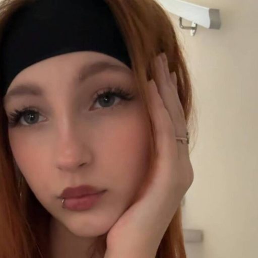 LyndiaStief pussy show image