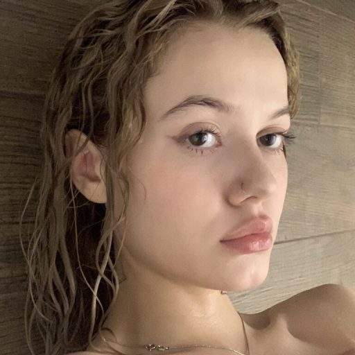 MaidaHoster pussy show image