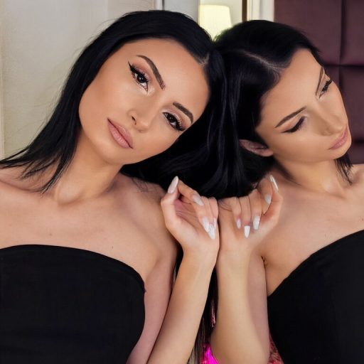 MaraEverly show fingering image