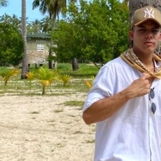 MarcusMoreno show fingering image