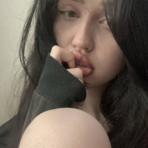 MargoVee online shows image