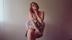 MariaHunterr fingering ass image