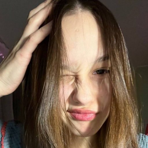 MariellaLot show fingering image