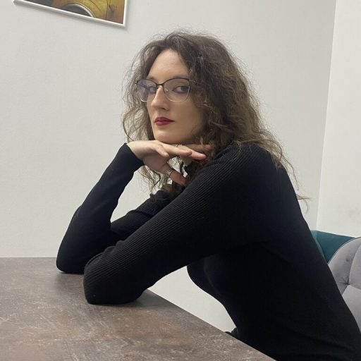 MarietteColo cam naked image