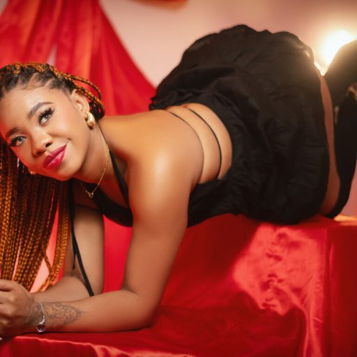 MayaBranson pussy show image