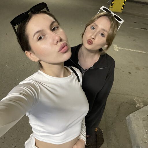 MerylAndHollis fingering ass image