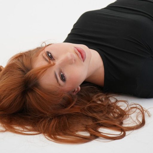 MiaDuffer online shows image