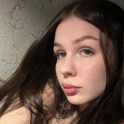 MiaRioti online shows image