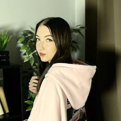 MikaVanfossan live video image