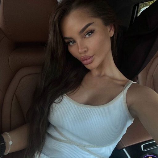 MikaelaBanes live video image