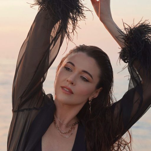 Milanas show fingering image