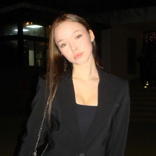 MildredLong strip amateur image