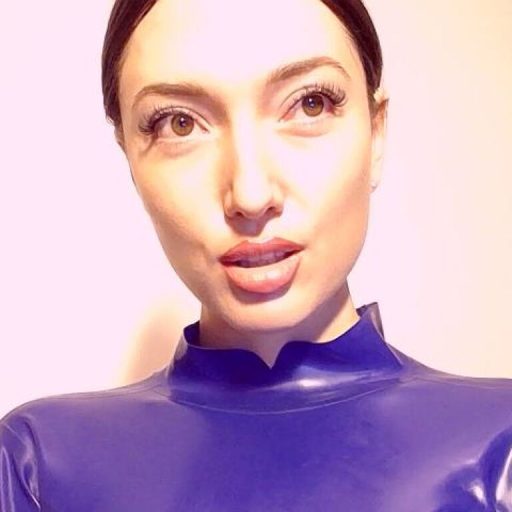 MilenaLatex live video image