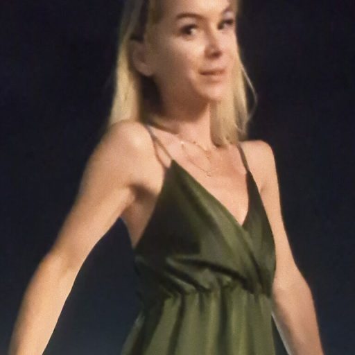 MinaVela pussy show image