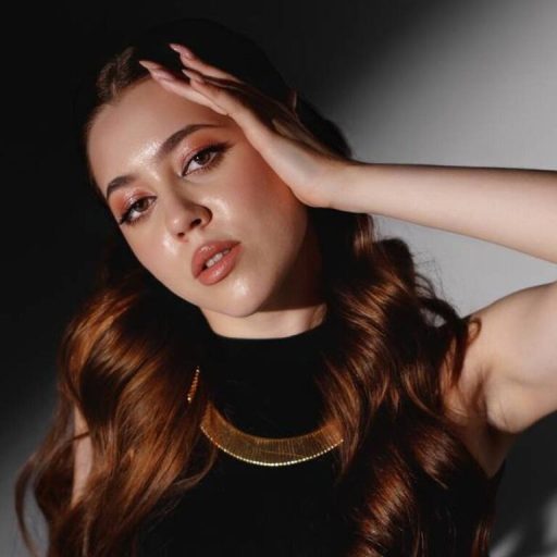 MirabellaBeaty show fingering image