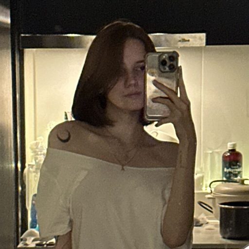 MiriaTrue pussy show image