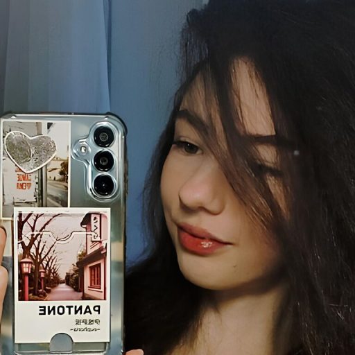 MitziBreech dildo real image