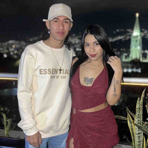 MollyDamiam live video image